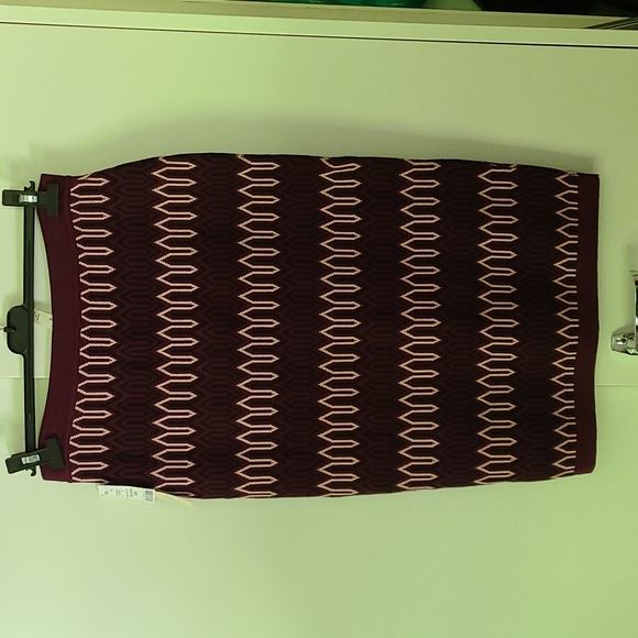 Sweater pencil skirt nwt sz. M - Picture 3 of 7